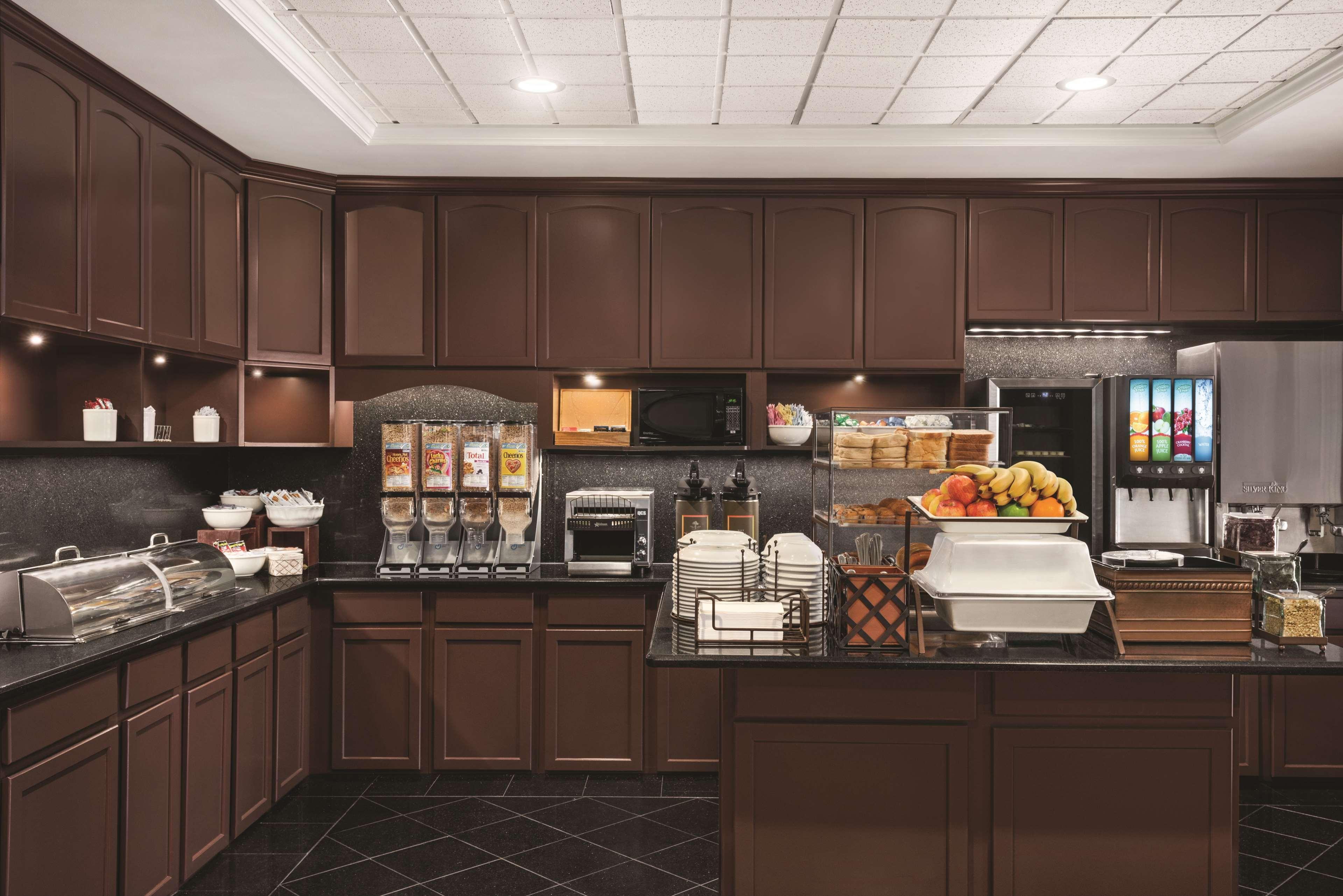 Hotel Country & By Radisson, Schaumburg, Il